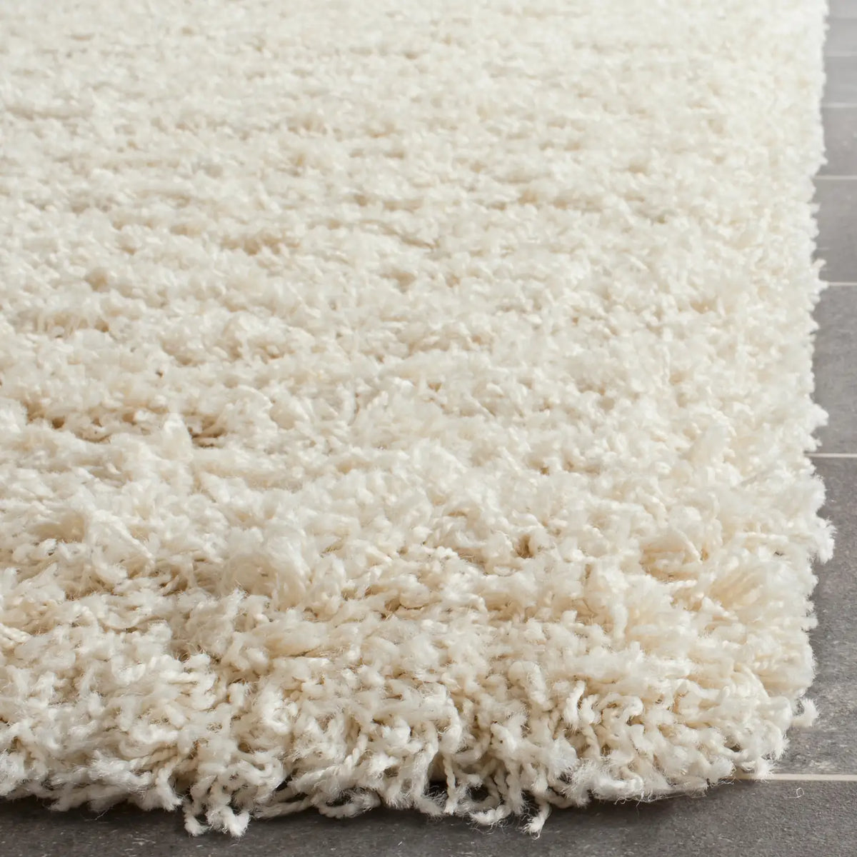 Safavieh Sgl-Laguna Shag 2'-3" x 10'-0" Rug in Beige