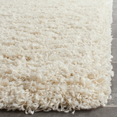 Safavieh Sgl-Laguna Shag 2'-3" x 10'-0" Rug in Beige