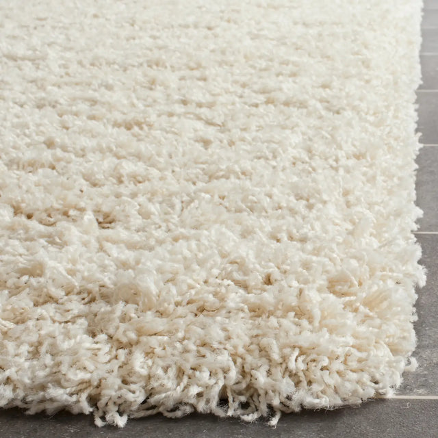 Safavieh Sgl-Laguna Shag 2'-3" x 10'-0" Rug in Beige