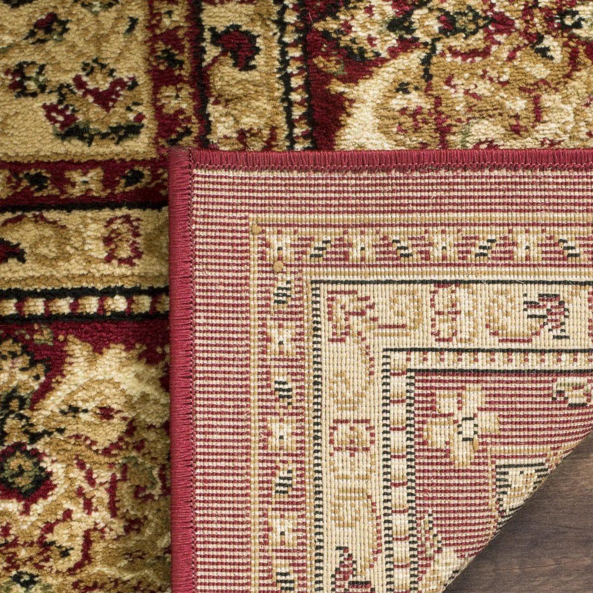 Safavieh Lyndhurst 4'-0" x 6'-0" Rug in Multi / Red
