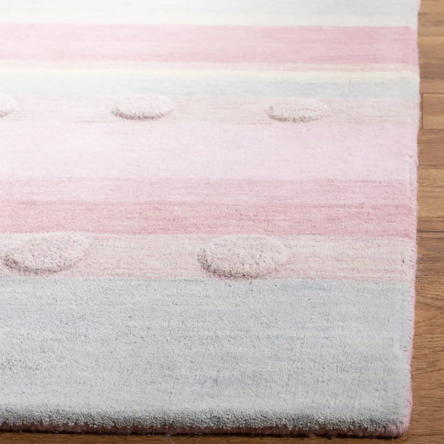 Safavieh Safavieh Kids 5'-0" x 8'-0" Rug in Light Blue / Pink