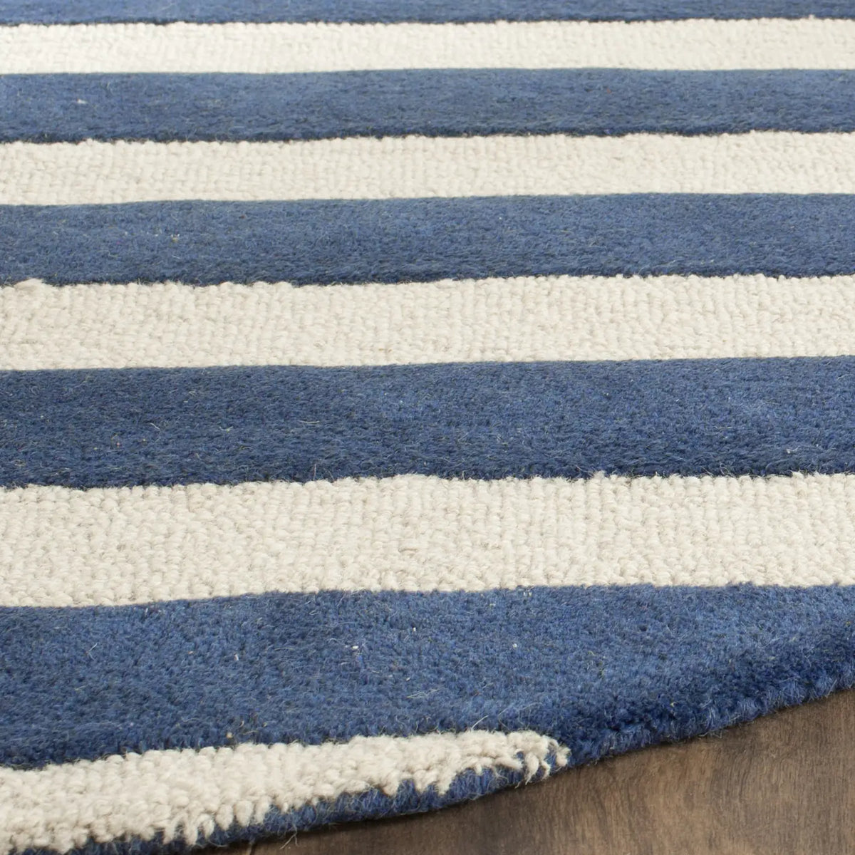 Safavieh Cambridge 6'-0" x 6'-0" Rug in Navy / Ivory