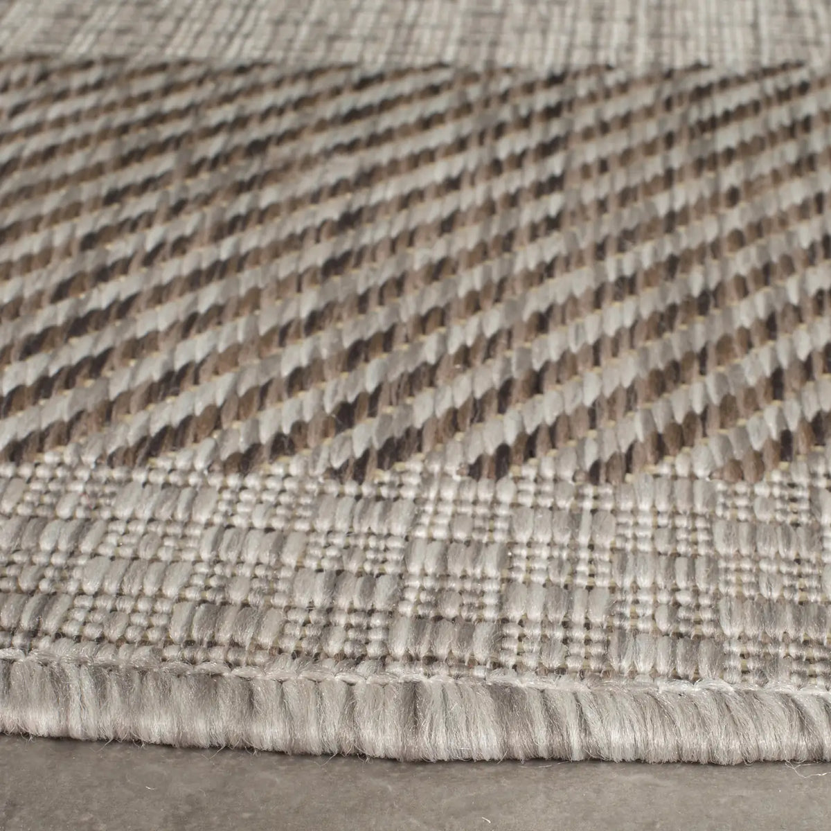 Safavieh Courtyard 6'-7" x 6'-7" Rug in Beige / Brown