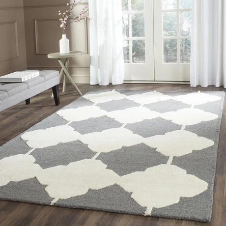 Safavieh Cambridge 4'-0" x 6'-0" Rug in Dark Grey / Ivory
