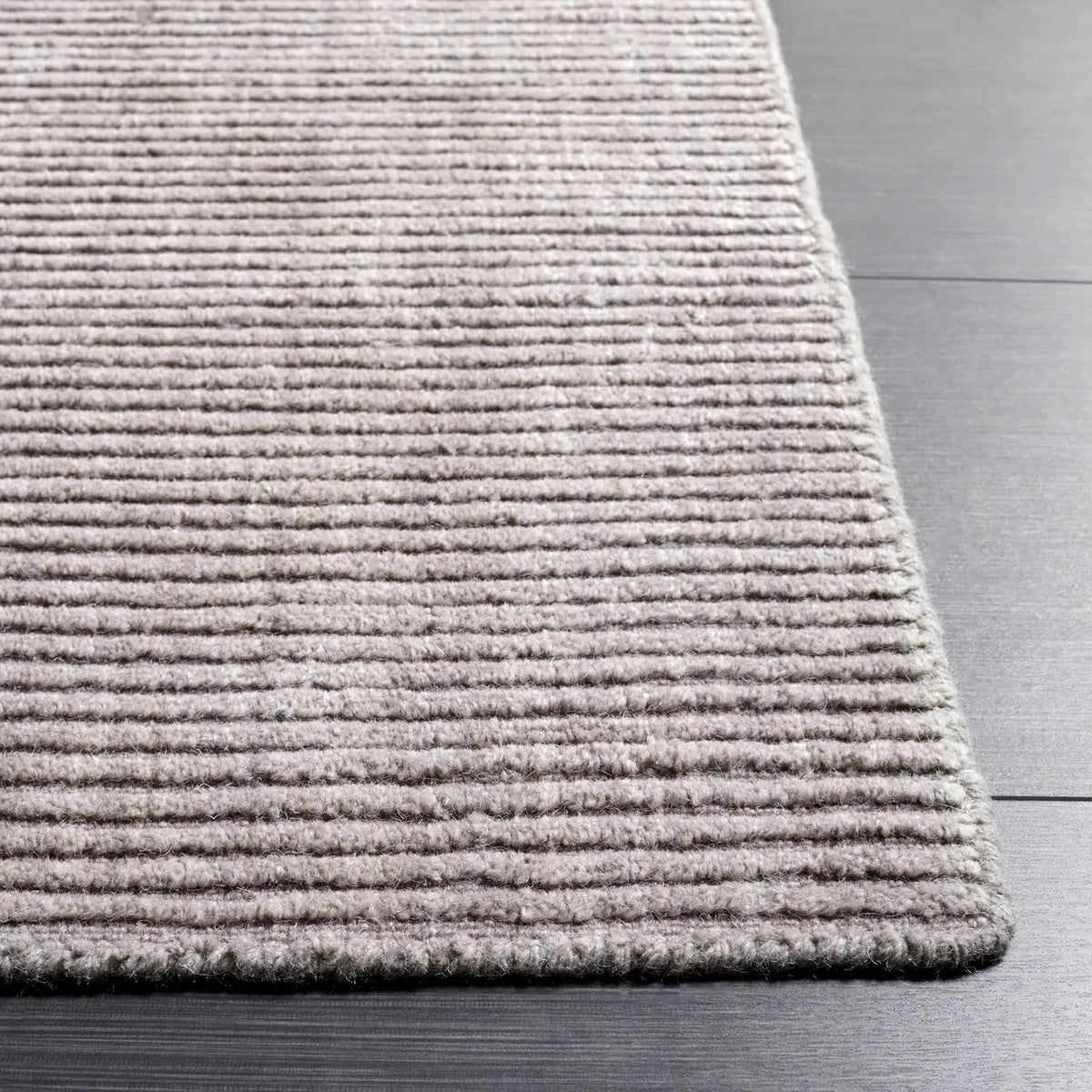 Safavieh Himalaya 4'-0" x 6'-0" Rug in Dark Grey