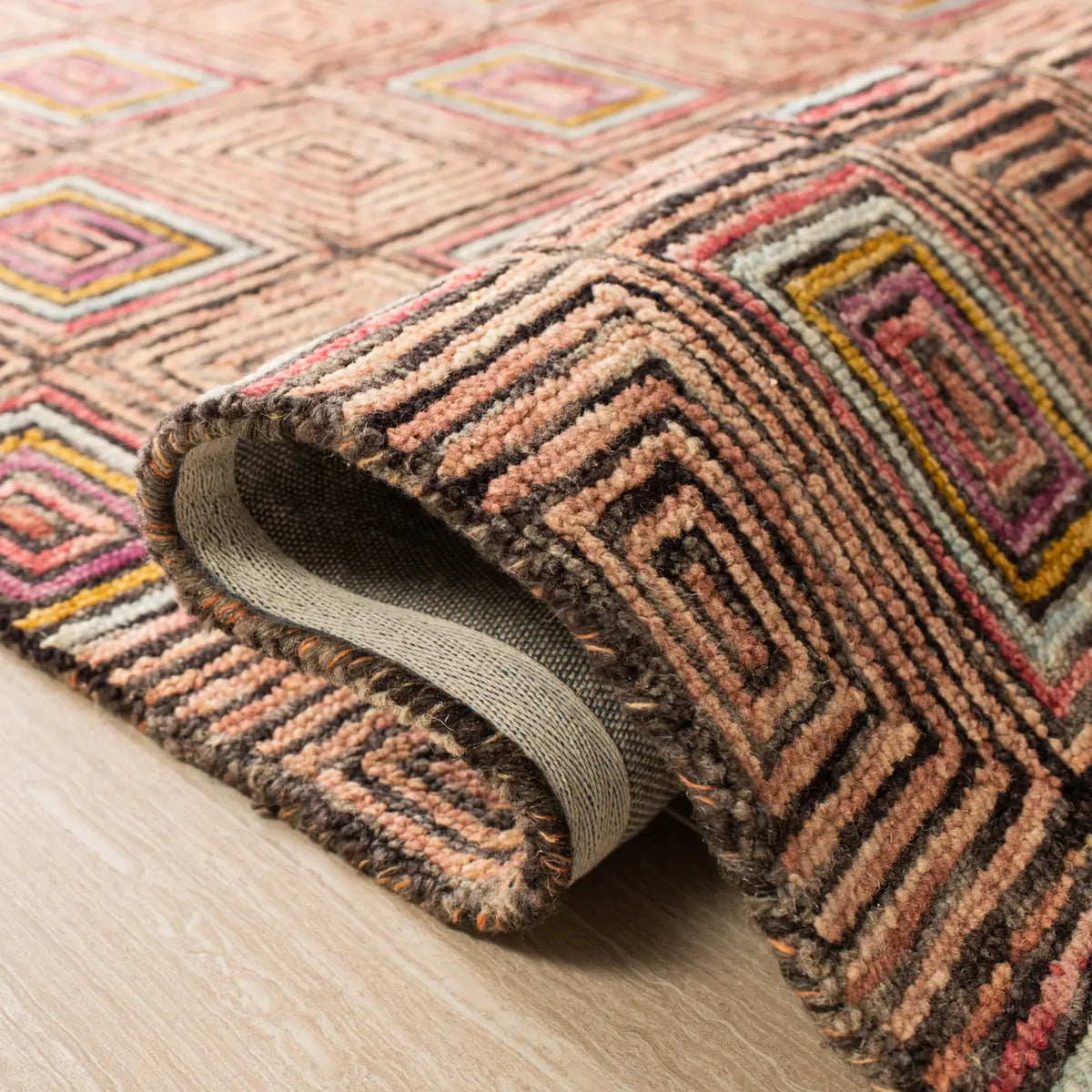 Safavieh Aspen 4'-0" x 6'-0" Rug in Pink / Blue