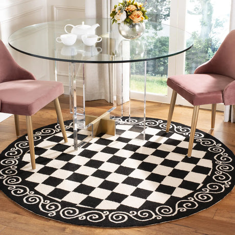 Safavieh Chelsea 5'-6" x 5'-6" Rug in Black / Ivory