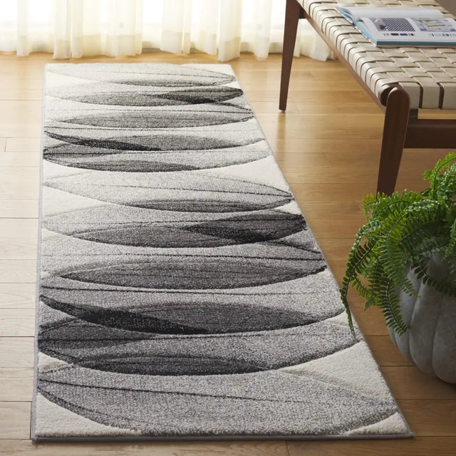 Safavieh Hollywood 2'-3" x 8'-0" Rug in Ivory / Grey