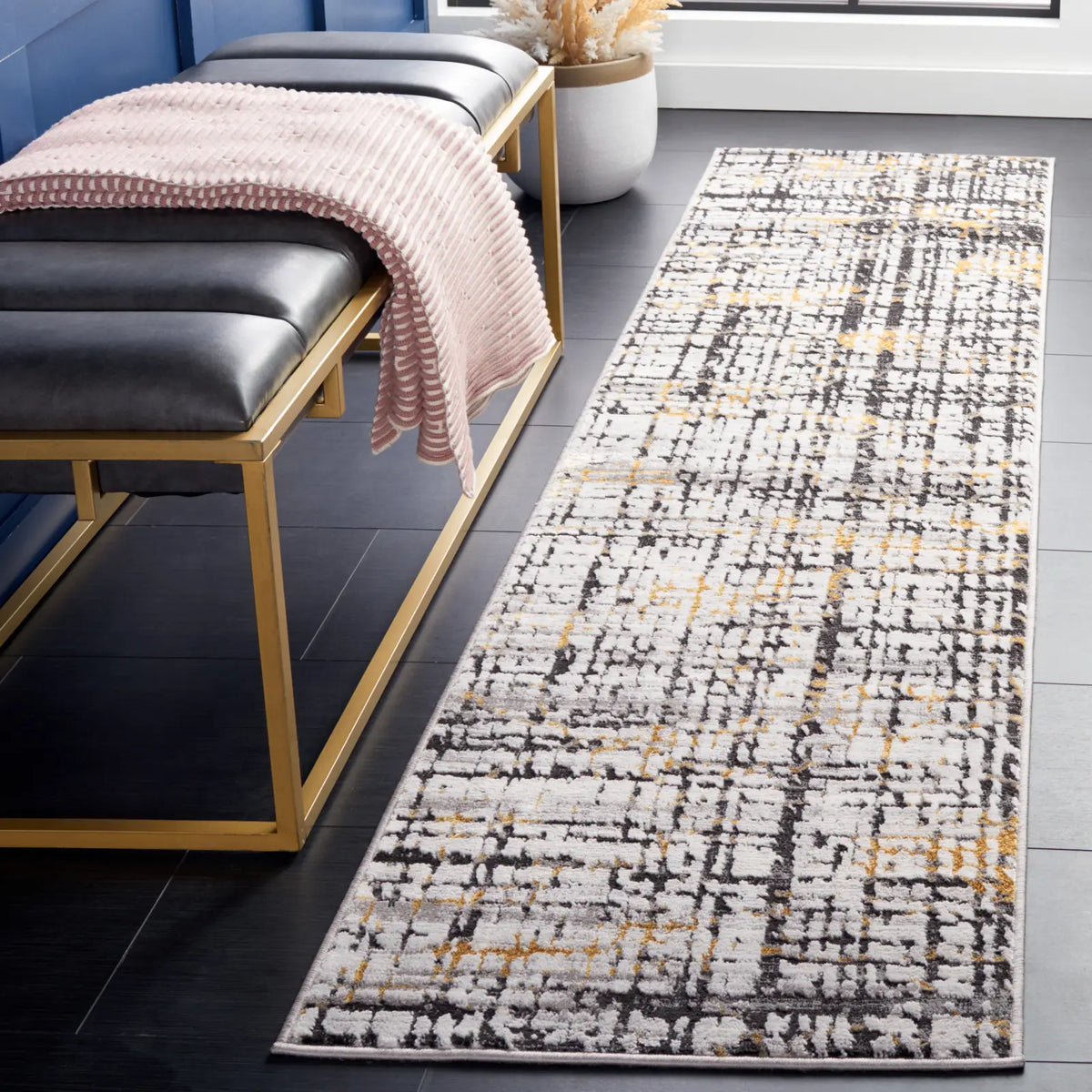 Safavieh Amelia 2'-0" x 8'-0" Rug in Charcoal / Gold