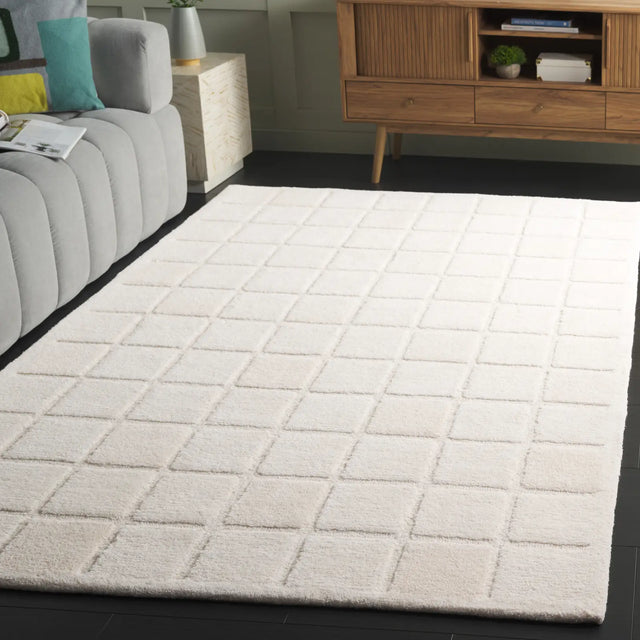 Safavieh Mykonos 4'-0" x 6'-0" Rug in Ivory