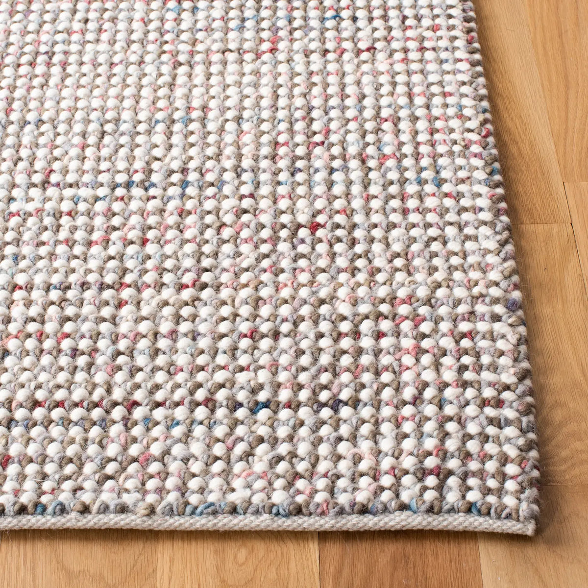 Safavieh Vermont 4'-0" x 6'-0" Rug in Ivory / Grey