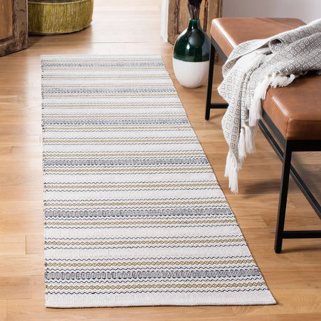 Safavieh Montauk 2'-3" x 8'-0" Rug in Blue / Beige