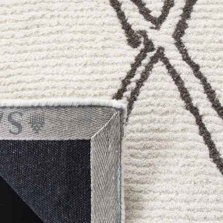 Safavieh Casablanca 5'-0" x 8'-0" Rug in Ivory / Grey