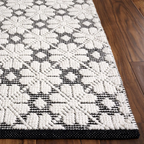 Safavieh Vermont 4'-0" x 6'-0" Rug in Ivory / Black