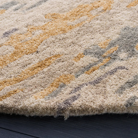 Safavieh Soho 6'-0" x 6'-0" Rug in Beige / Grey