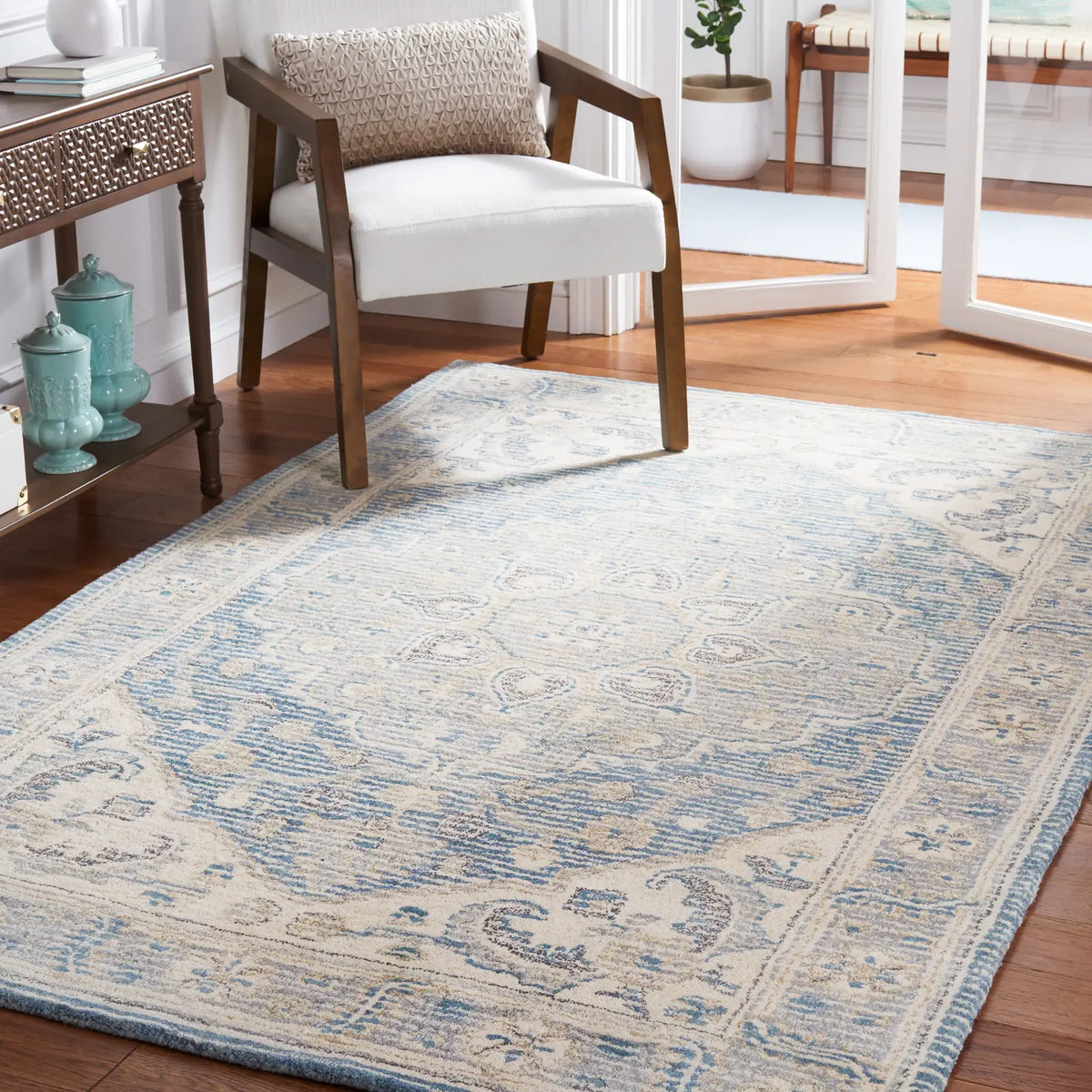 Safavieh Metro 4'-0" x 6'-0" Rug in Blue / Ivory