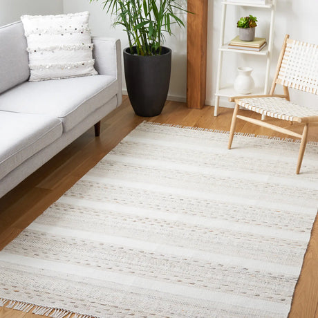 Safavieh Striped Kilim 4'-0" x 6'-0" Rug in Beige / Ivory