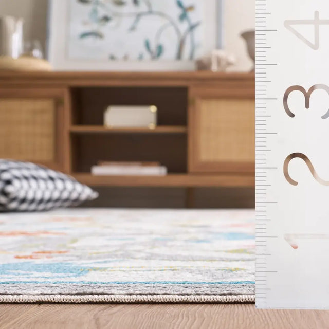 Safavieh Aria 5'-0" x 6'-7" Rug in Ivory / Grey