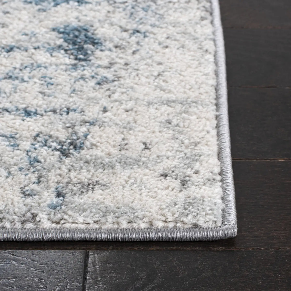 Safavieh Tulum 4'-0" x 6'-0" Rug in Ivory / Blue