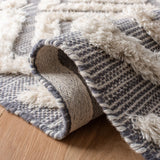 Safavieh Kenya 4'-0" x 6'-0" Rug in Grey / Ivory