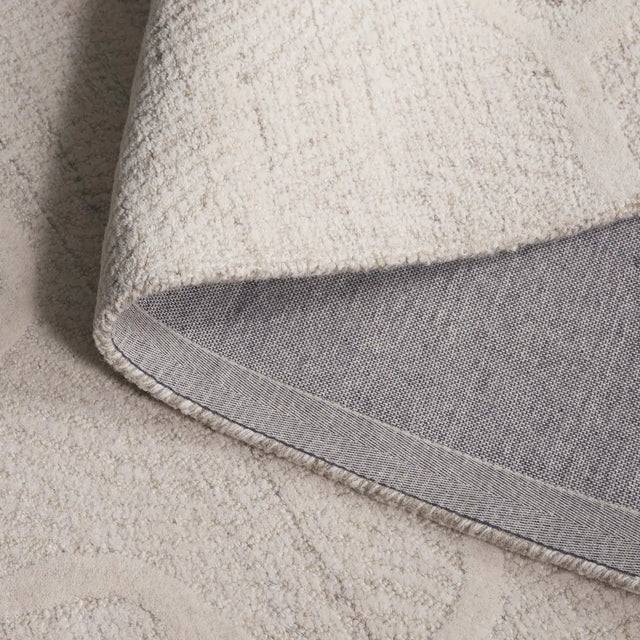 Safavieh Pine 4'-0" x 6'-0" Rug in Beige / Ivory