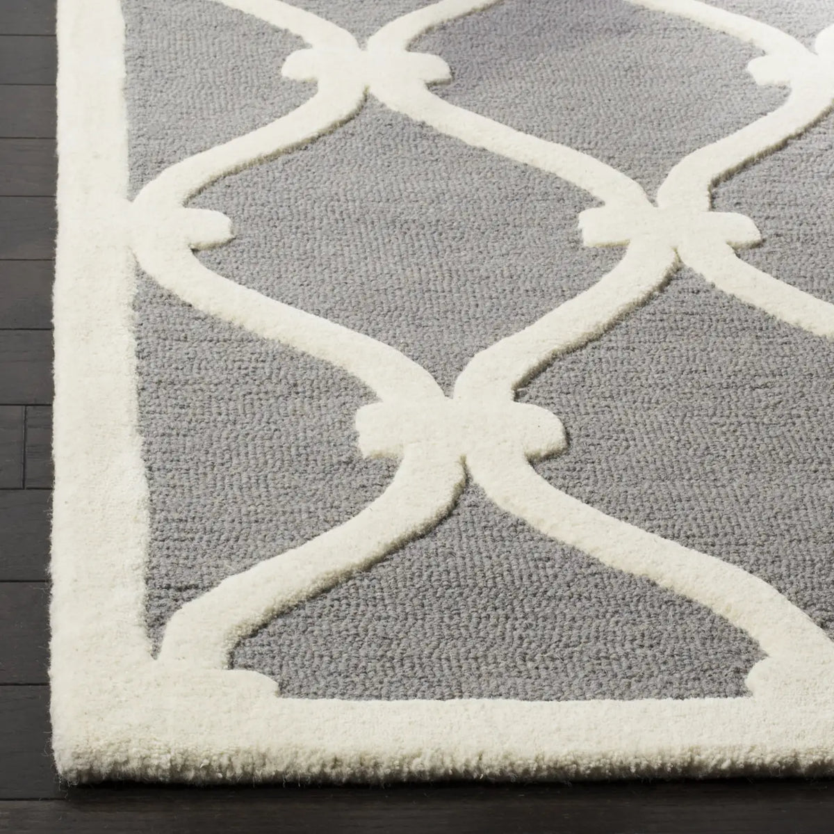 Safavieh Cambridge 5'-0" x 8'-0" Rug in Dark Grey / Ivory