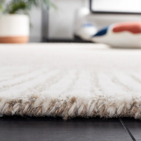 Safavieh Abstract 4'-0" x 6'-0" Rug in Natural / Ivory