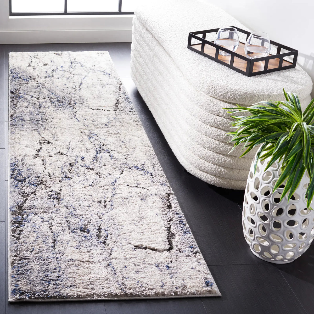 Safavieh Petra 2'-3" x 8'-0" Rug in Ivory / Light Grey