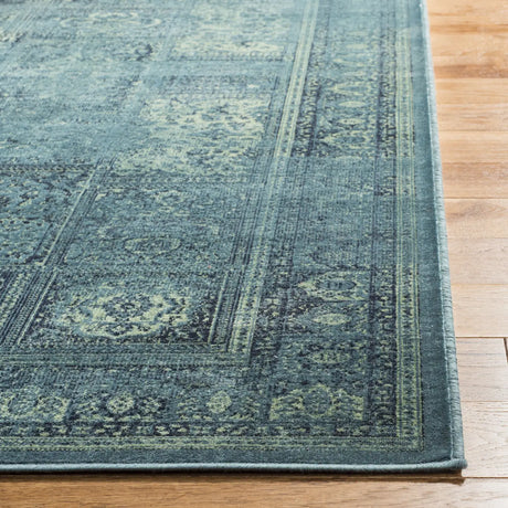 Safavieh Vintage 4'-0" x 5'-7" Rug in Turquoise / Multi