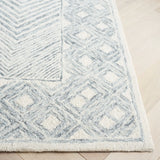 Safavieh Ebony 4'-0" x 6'-0" Rug in Grey / Ivory