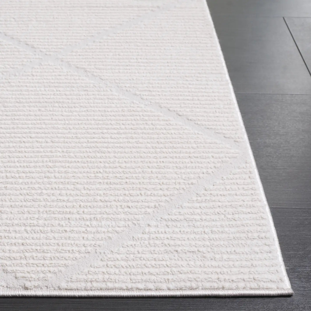 Safavieh Carter 4'-0" x 6'-0" Rug in Ivory / Taupe