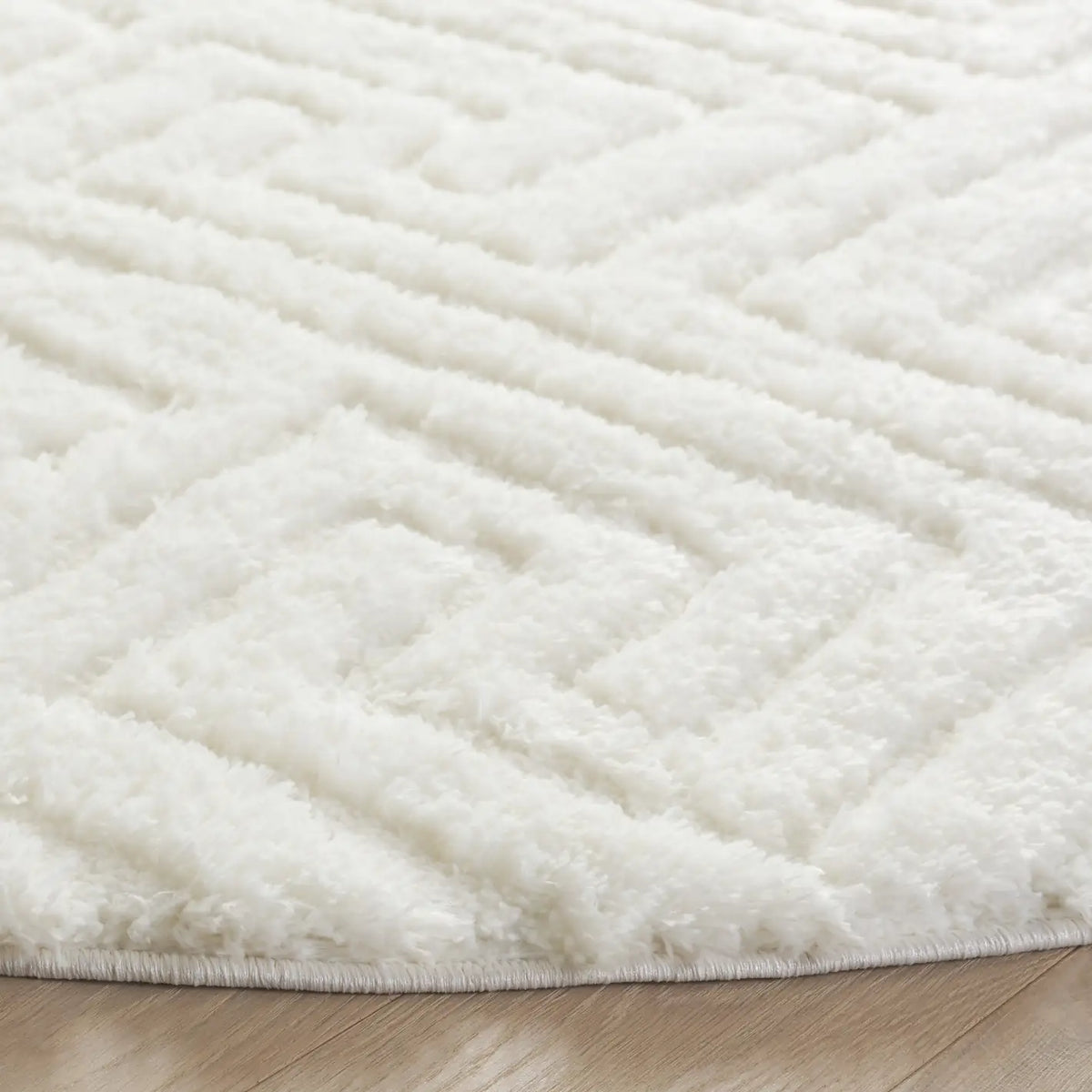 Safavieh Tahoe Shag 5'-0" x 5'-0" Rug in White