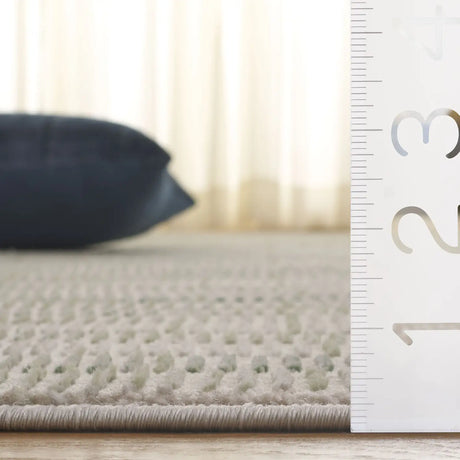 Safavieh Prestige 4'-0" x 6'-0" Rug in Ivory / Light Green
