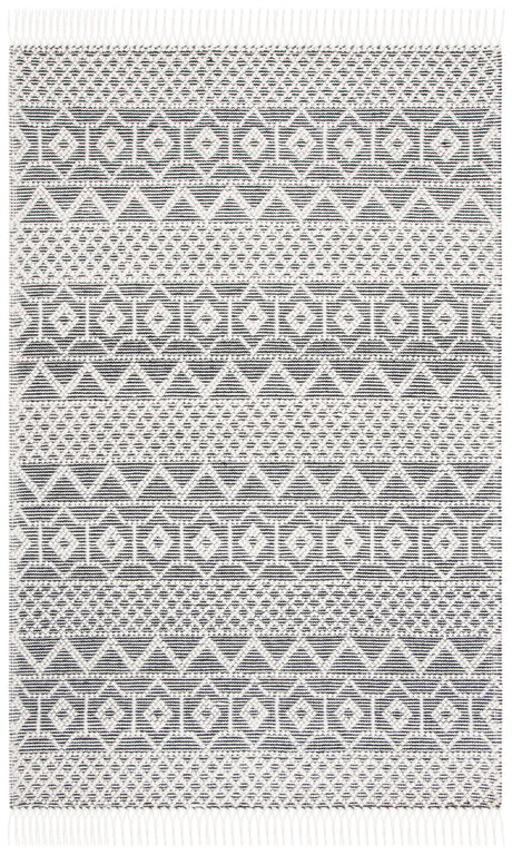 Safavieh Natura 4'-0" x 6'-0" Rug in Ivory / Black