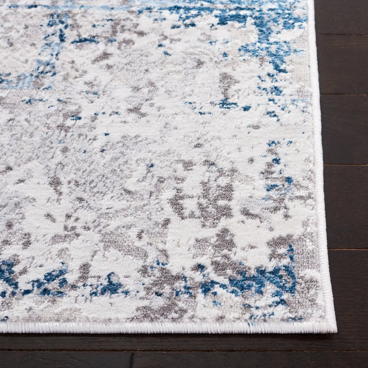 Safavieh Amelia 4'-5" x 6'-5" Rug in Grey / Blue