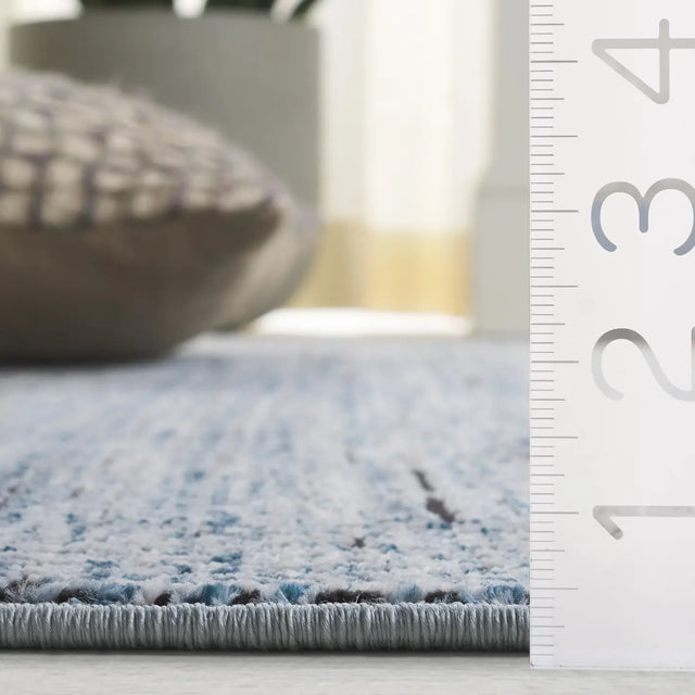Safavieh Mila 4'-0" x 6'-0" Rug in Black / Light Blue