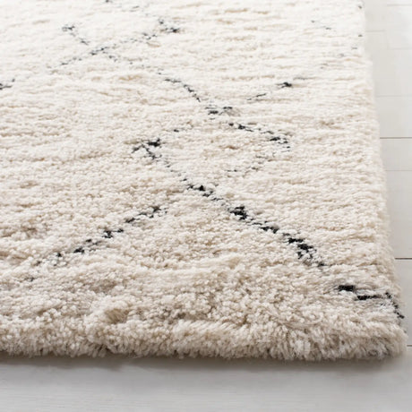 Safavieh Casablanca 4'-0" x 6'-0" Rug in Ivory / Black