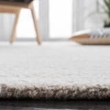 Safavieh Metro 4'-0" x 6'-0" Rug in Natural / Ivory