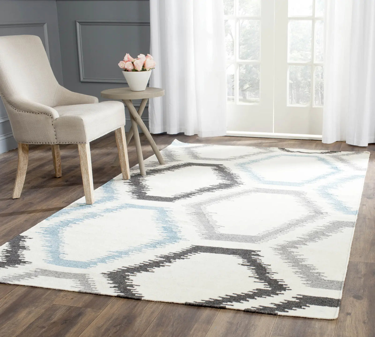 Safavieh Dhurries 5'-0" x 8'-0" Rug in Ivory / Multi