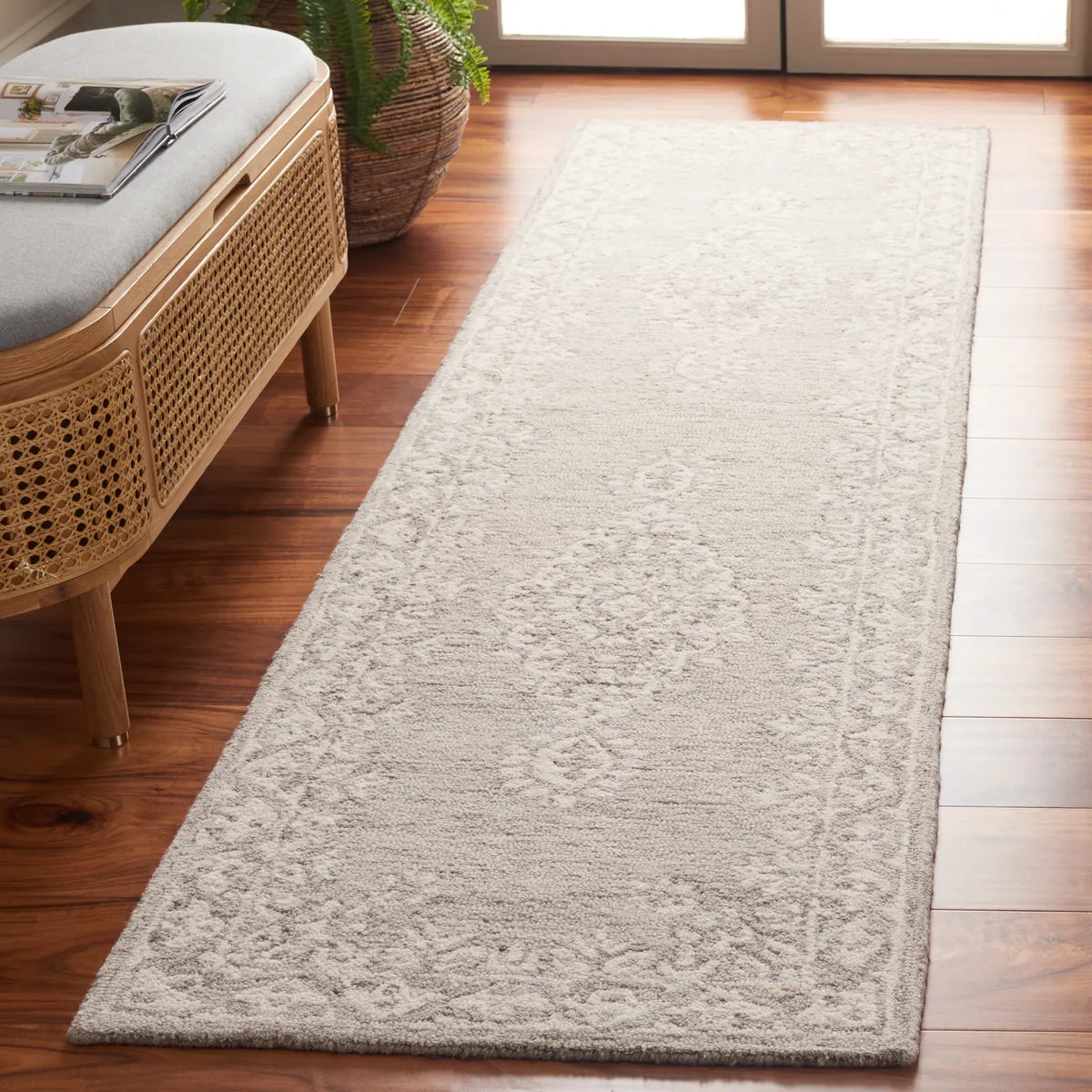 Safavieh Ebony 2'-3" x 9'-0" Rug in Grey / Ivory