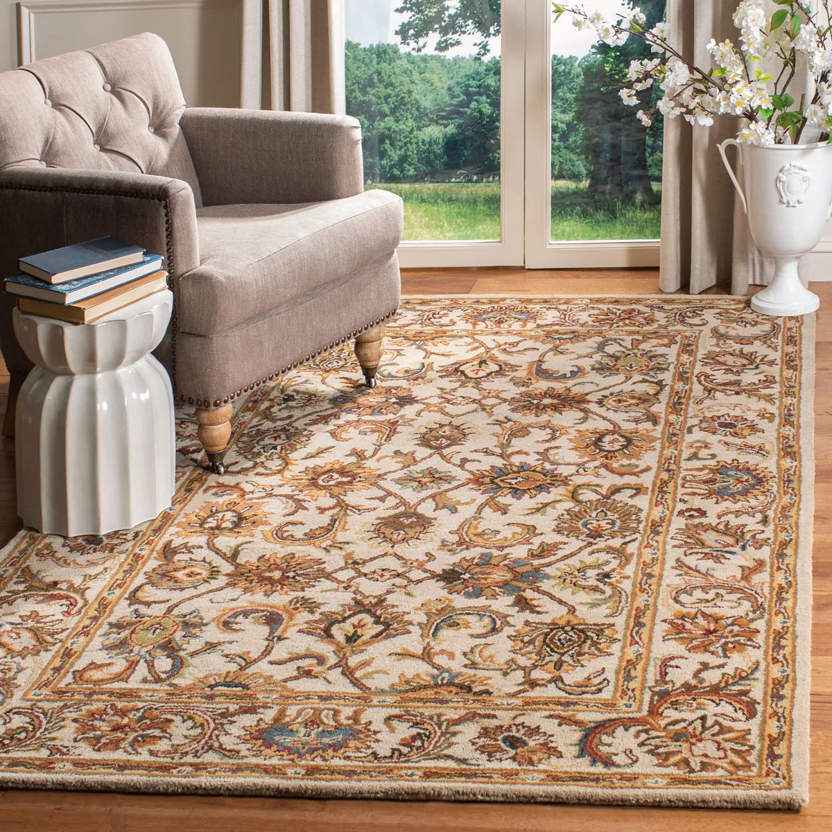 Safavieh Classic 5'-0" x 8'-0" Rug in Ivory / Ivory