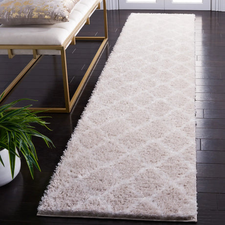 Safavieh Tahoe Shag 2'-0" x 9'-0" Rug in Silver / White