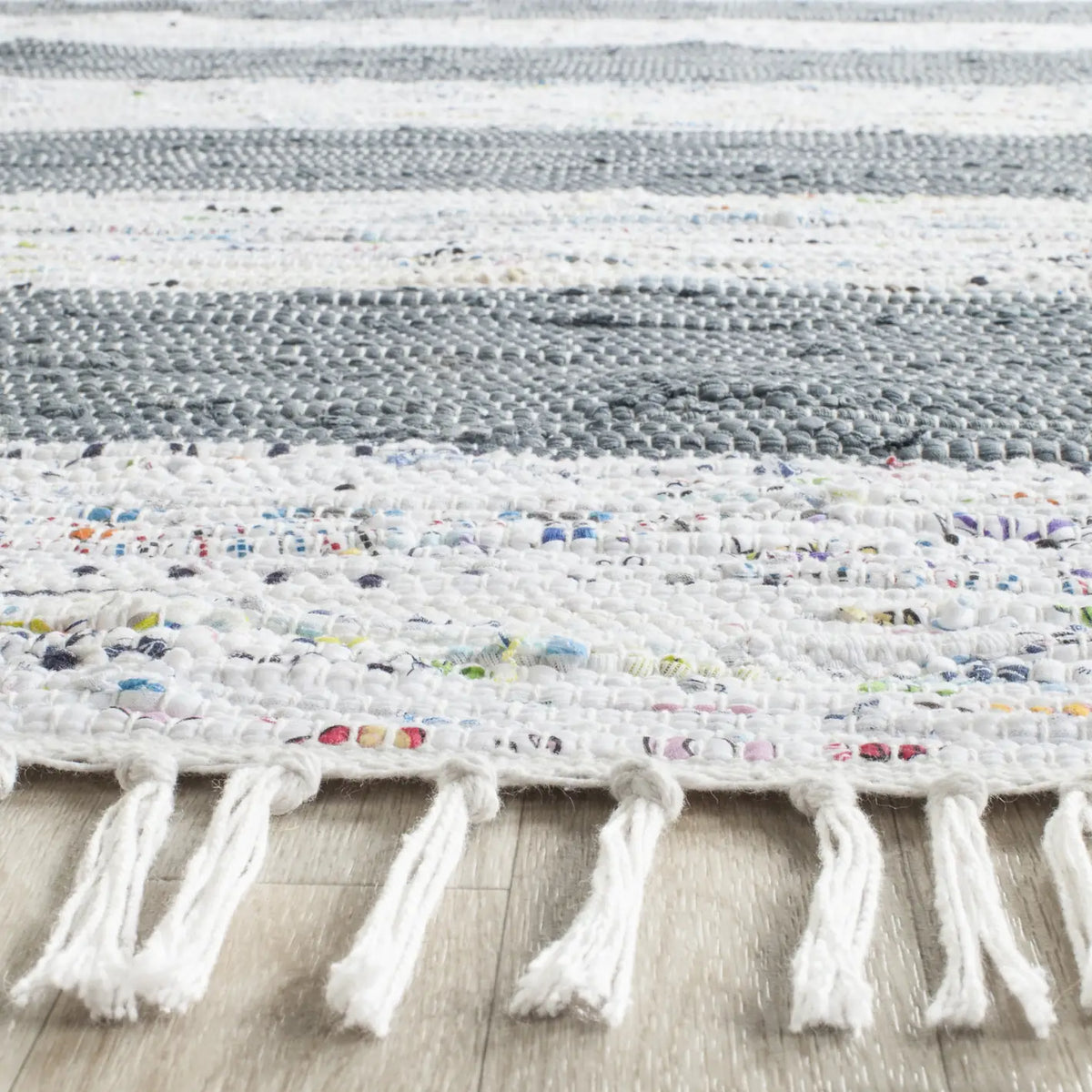 Safavieh Montauk 10'-0" x 14'-0" Rug in Ivory / Grey