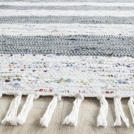 Safavieh Montauk 10'-0" x 14'-0" Rug in Ivory / Grey