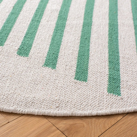 Safavieh Montauk 6'-0" x 6'-0" Rug in Ivory / Dark Green