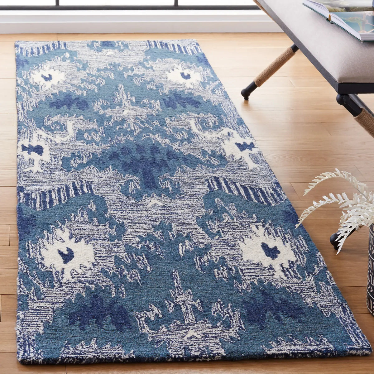 Safavieh Ikat 2'-3" x 8'-0" Rug in Blue / Ivory
