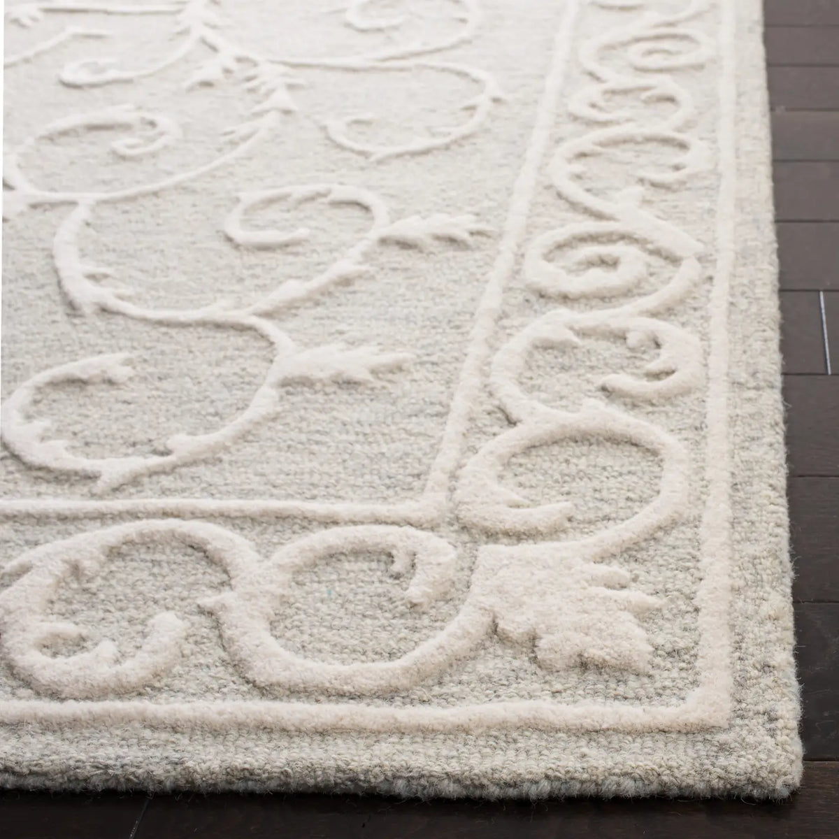 Safavieh Micro-Loop 4'-0" x 6'-0" Rug in Light Grey / Ivory