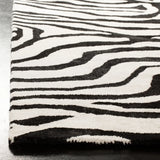 Safavieh Soho 5'-0" x 8'-0" Rug in Black / White