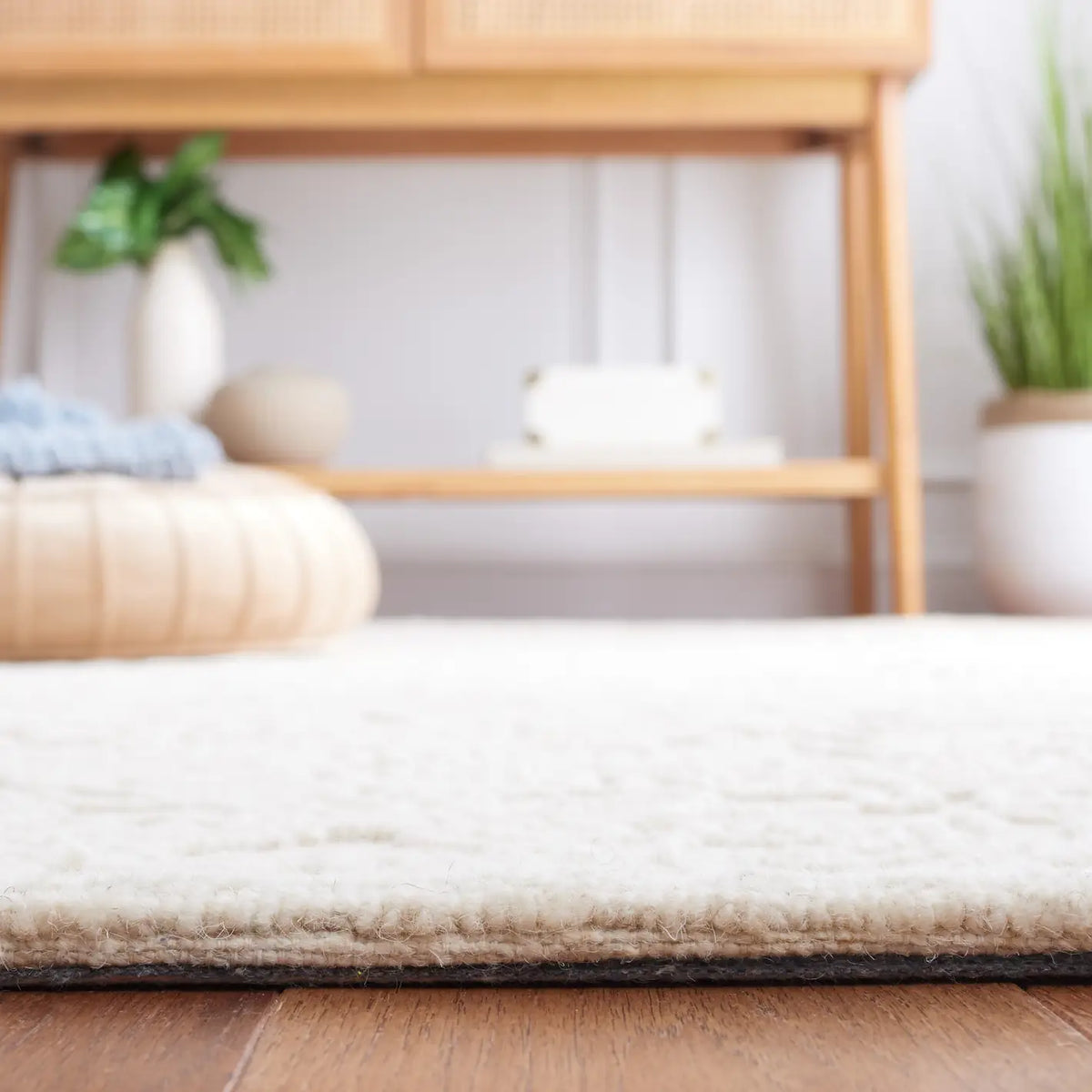 Safavieh Martha Stewart 4'-0" x 6'-0" Rug in Ivory
