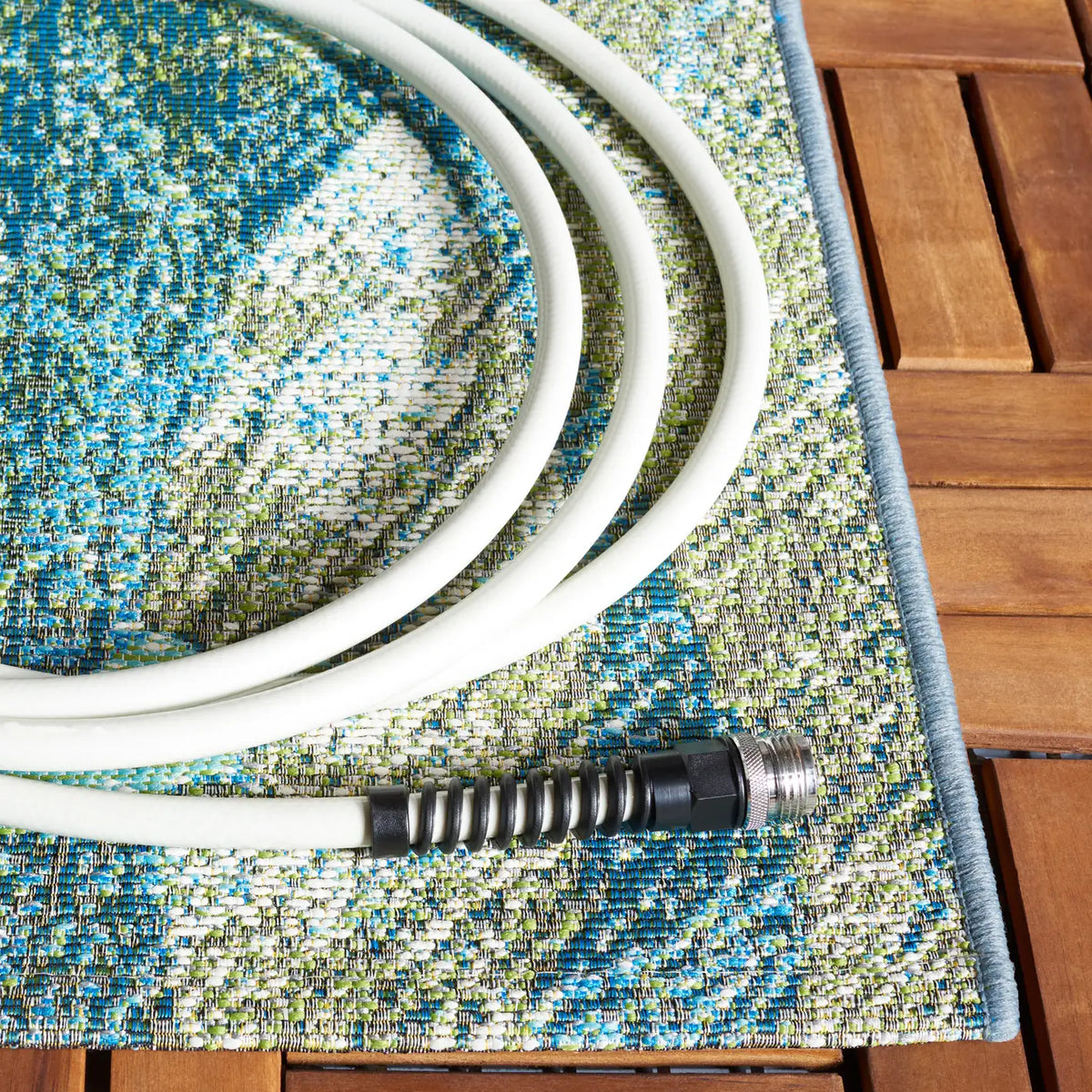 Safavieh Barbados 500 4'-0" x 6'-0" Rug in Blue Green / Ivory